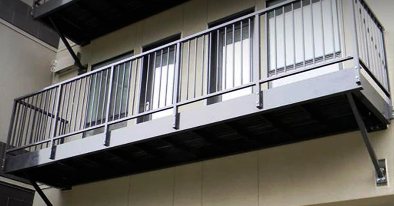 باب بلكونه الوميتال