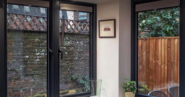 شباك الوميتال اسود